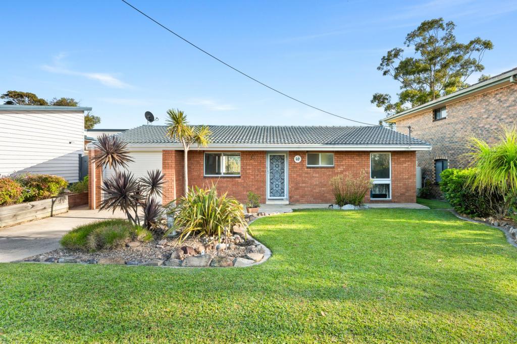 24 Lake St, Tuross Head, NSW 2537