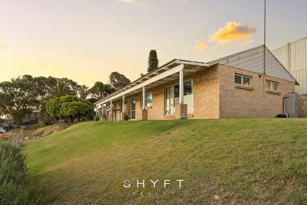 8 HAZEL AVE, QUINNS ROCKS, WA 6030