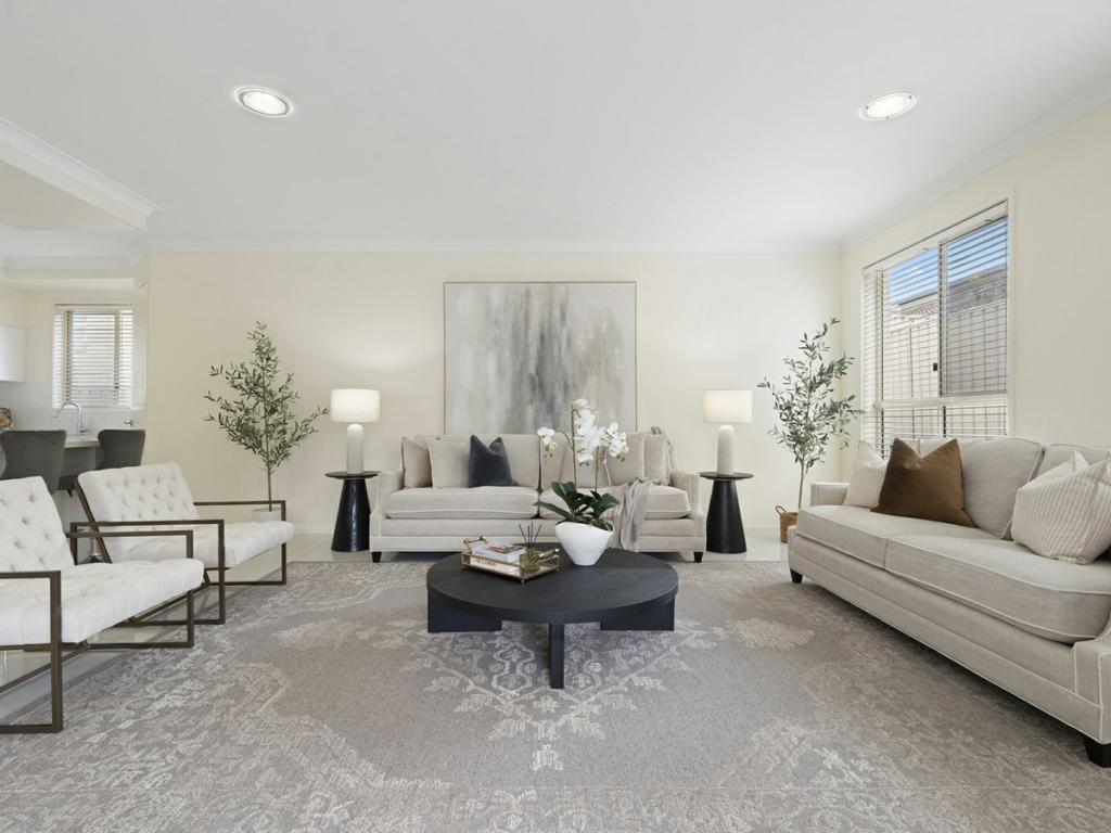 8 Golden Pl, Robertson, QLD 4109