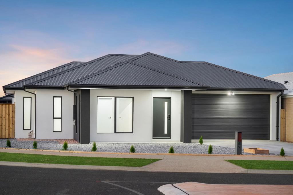 16 Newcastle Rd, Rockbank, VIC 3335