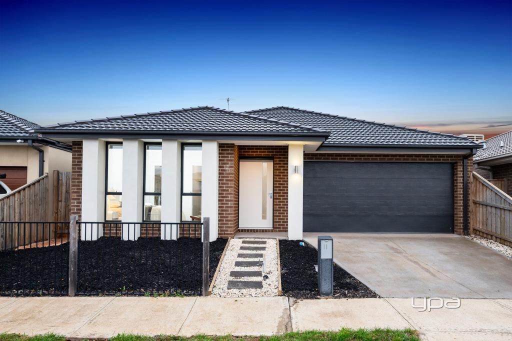 11 Zoe St, Rockbank, VIC 3335