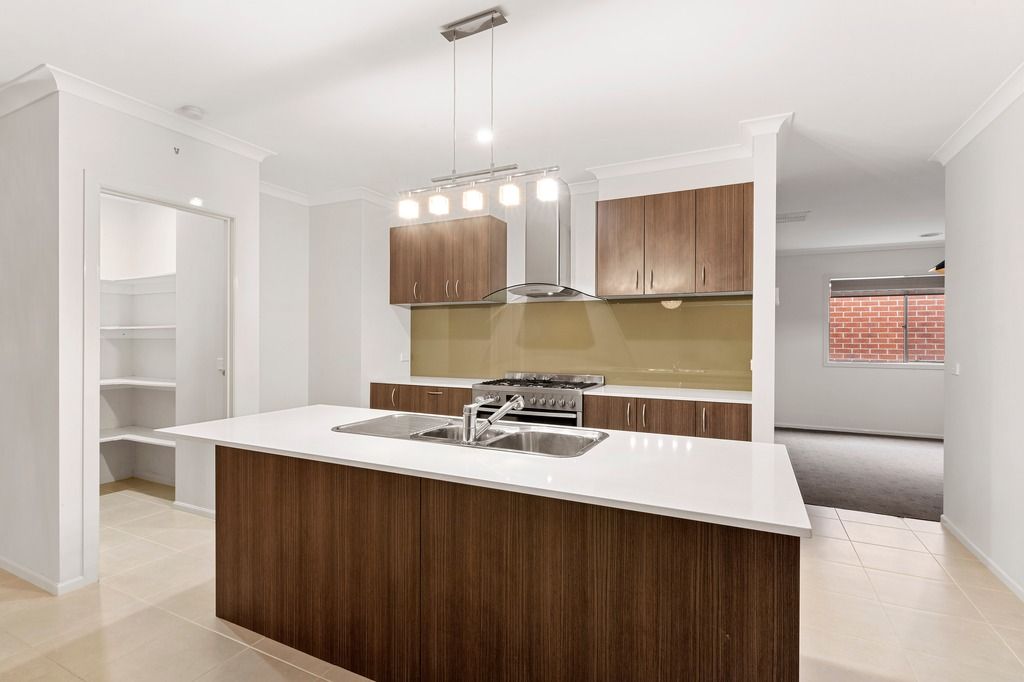 9 Breakwater Dr, Doreen, VIC 3754