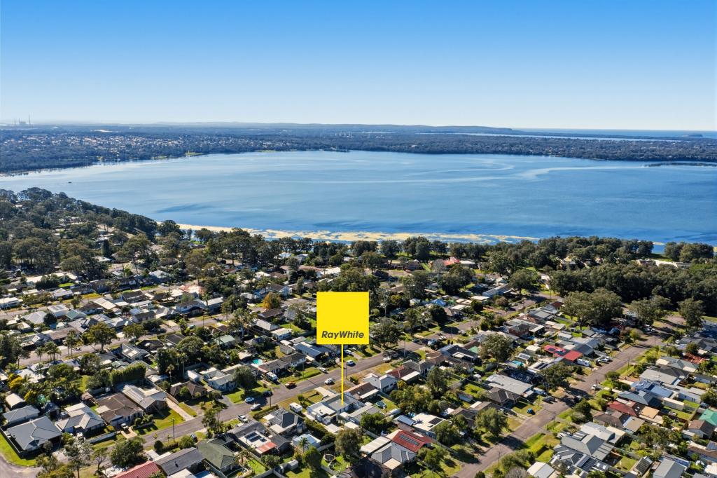 32 & 32a Tingira St, Charmhaven, NSW 2263