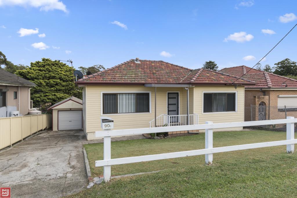 90c Lake Heights Rd, Lake Heights, NSW 2502