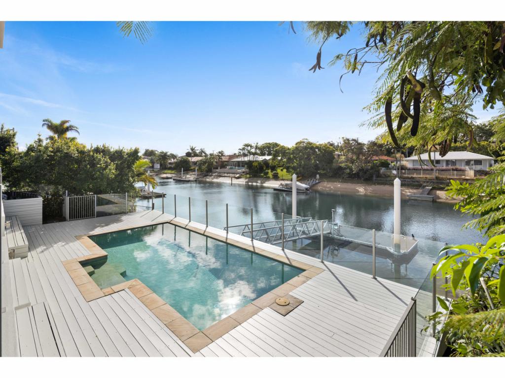 15 Bombala St, Broadbeach Waters, QLD 4218