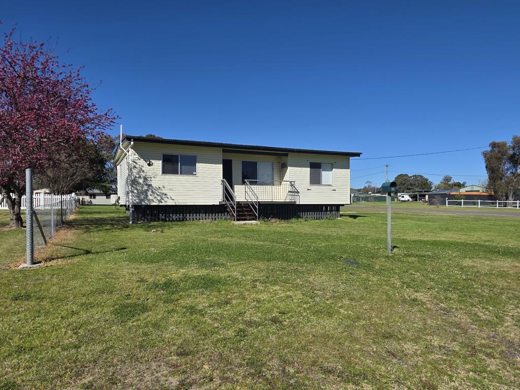 57 Woodlawn St, Wallangarra, QLD 4383