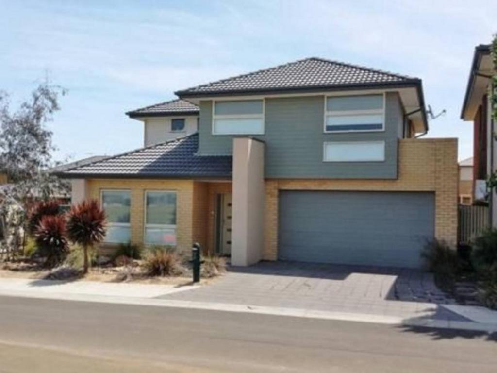 38 Eloura Cct, Taylors Hill, VIC 3037