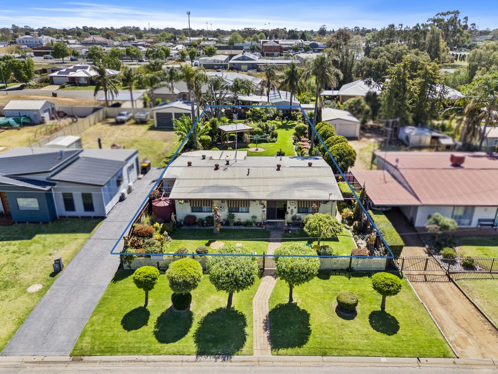 11 Finley St, Finley, NSW 2713