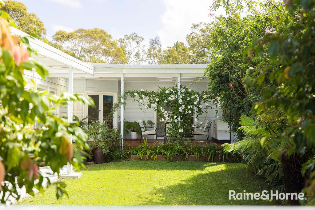 18 President Poincare Pde, Tanilba Bay, NSW 2319