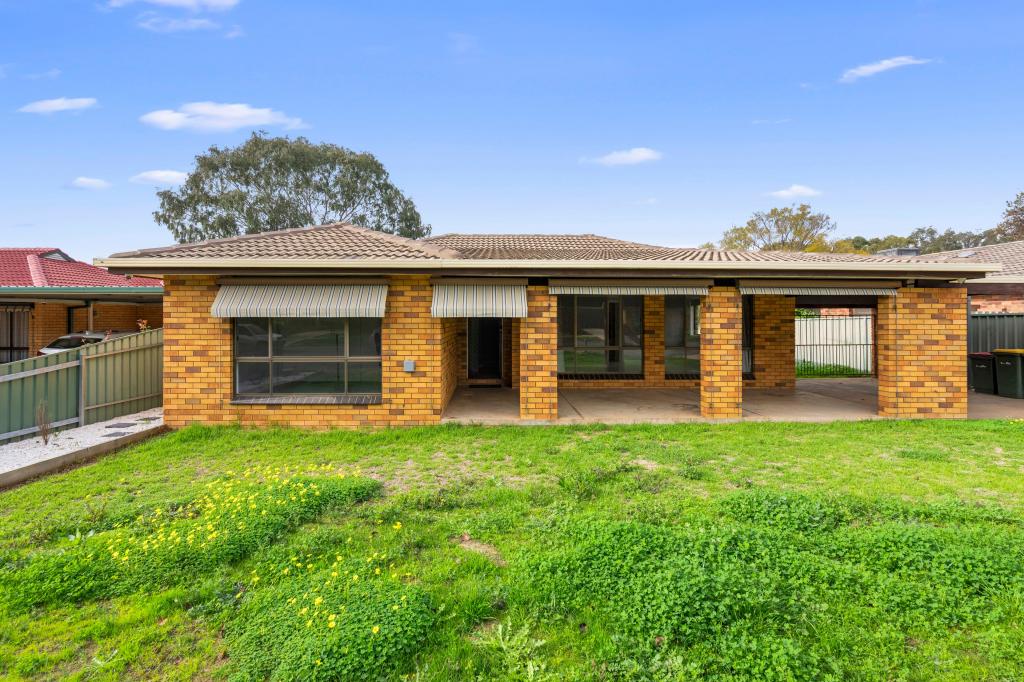 21 Pinaroo Dr, Glenfield Park, NSW 2650