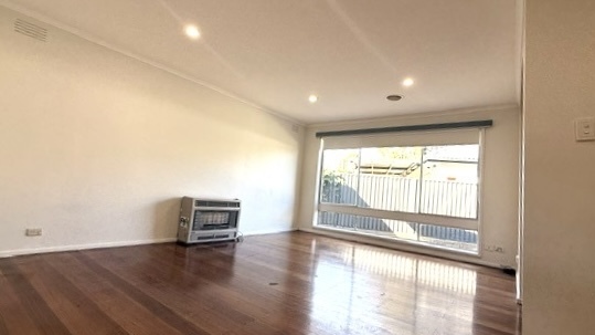 18 FOX ST, ST ALBANS, VIC 3021