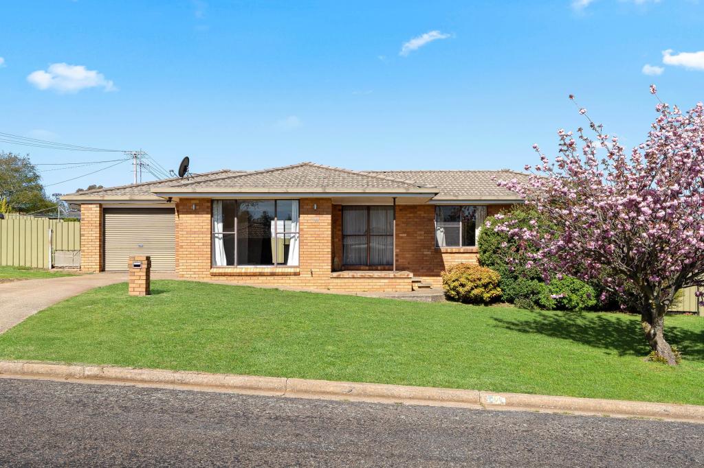10 White St, Crookwell, NSW 2583