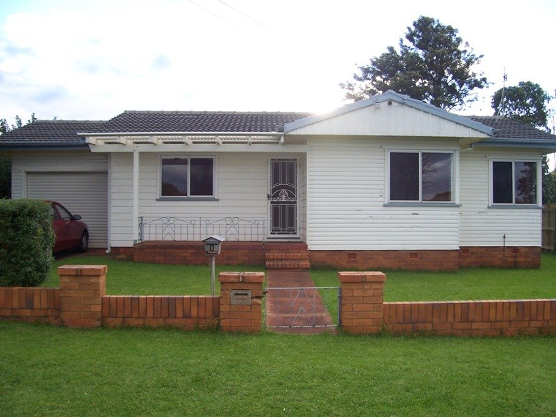 1 Corser St, Centenary Heights, QLD 4350