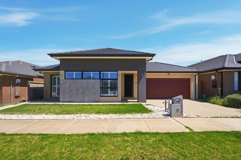 15 SHIRE ST, MANOR LAKES, VIC 3024
