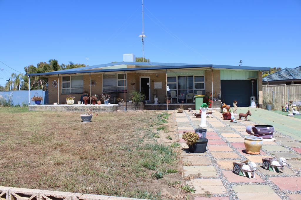 1 Pioneers Rd, Merredin, WA 6415