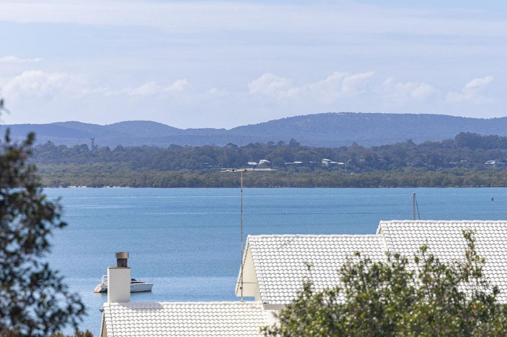 8 Wilohurst Dr, Redland Bay, QLD 4165