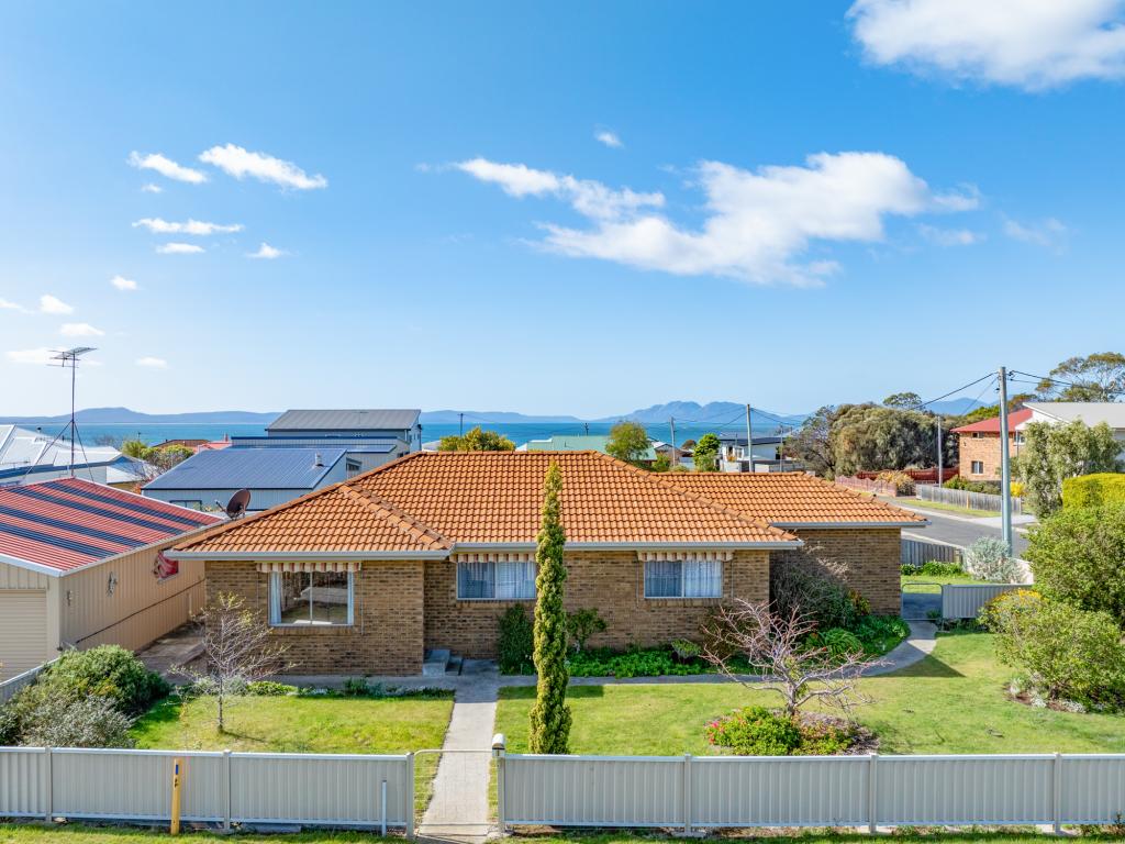 1 PYKE CT, SWANSEA, TAS 7190