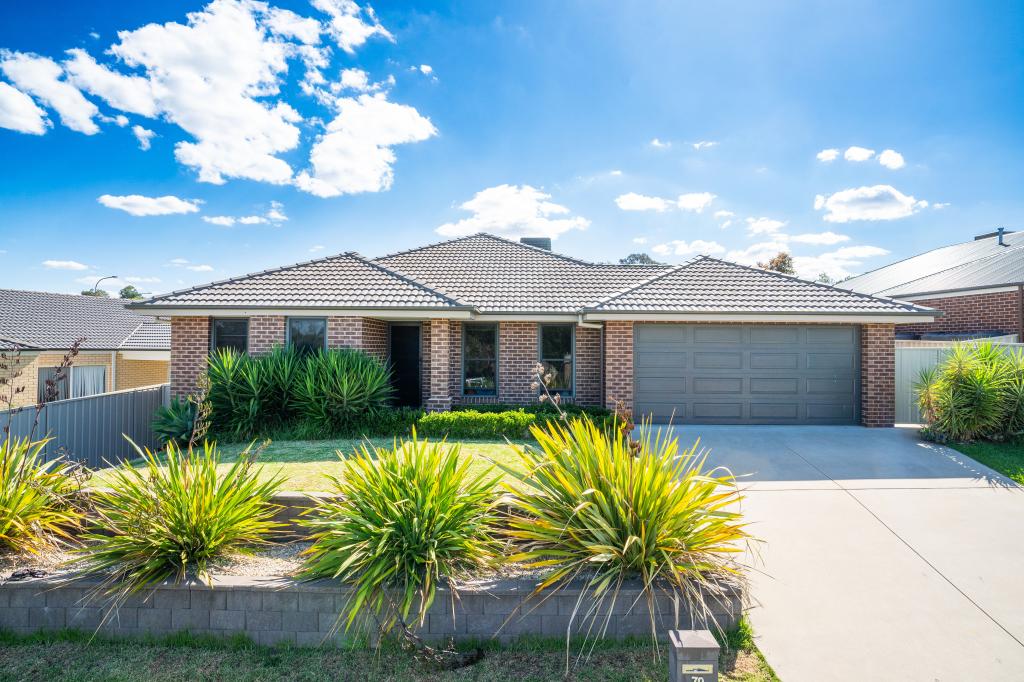 70 Lawson Cct, Lavington, NSW 2641