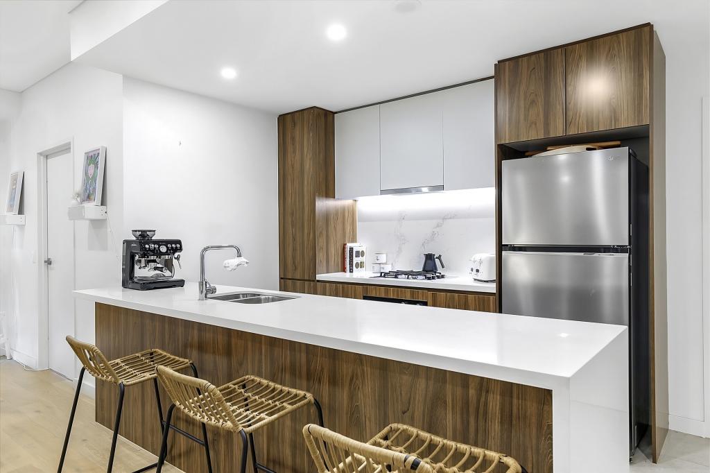 201/98 Lakeside Pde, Jordan Springs, NSW 2747