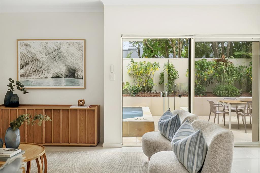 2/43 BLUEFIN CT, NOOSAVILLE, QLD 4566