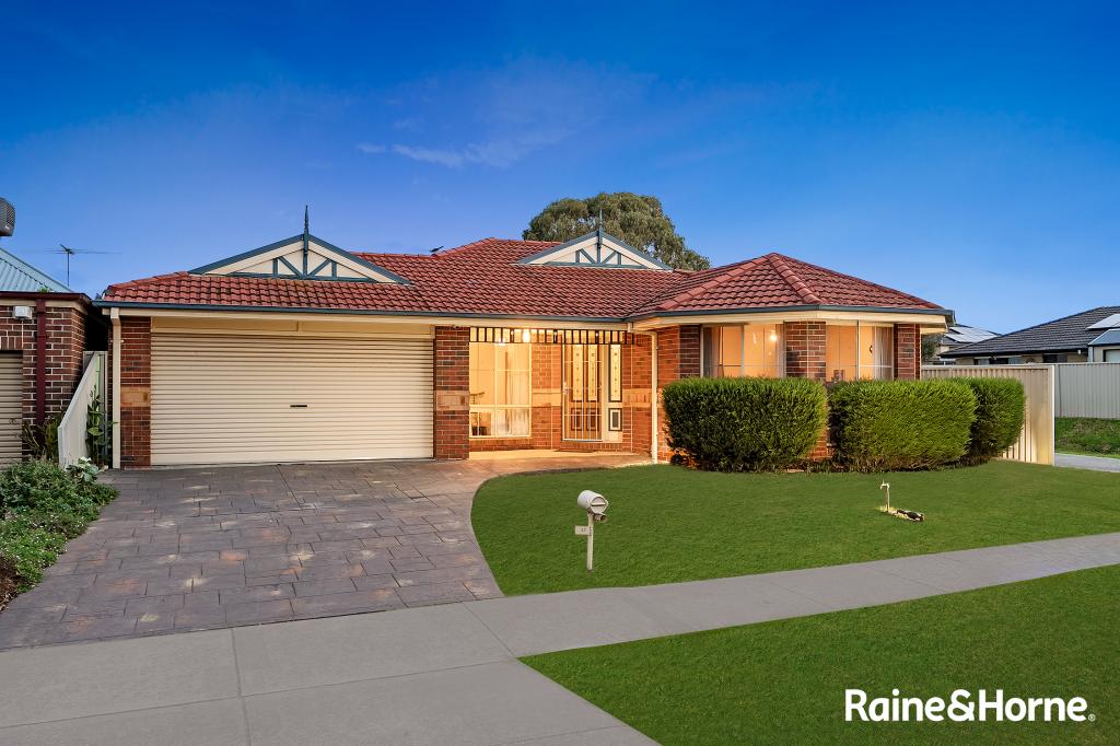 37 GATEHOUSE PDE, CRANBOURNE EAST, VIC 3977