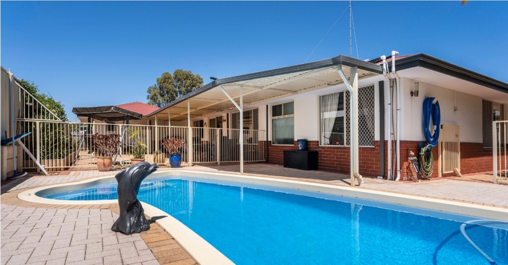 20 Casuarina Dr, Halls Head, WA 6210