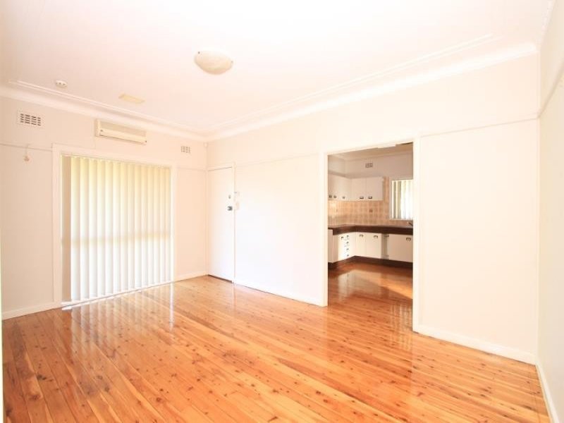 29 Marsh Pde, Casula, NSW 2170