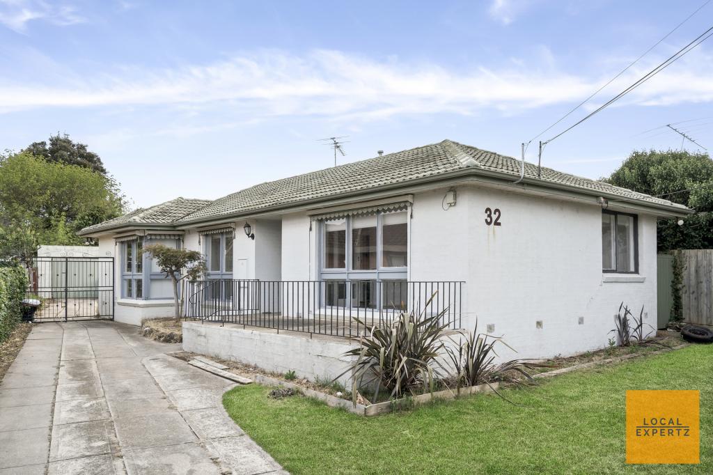 32 Quail Cres, Melton, VIC 3337
