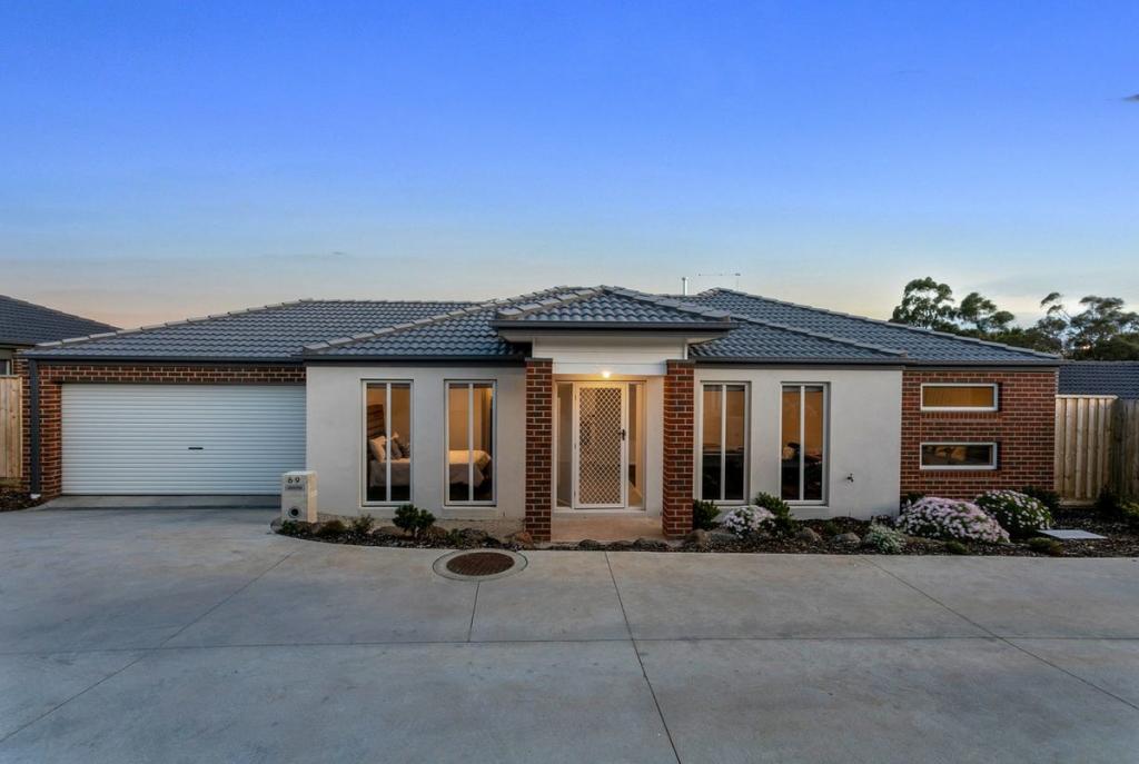 13/90-96 Ahern Rd, Pakenham, VIC 3810