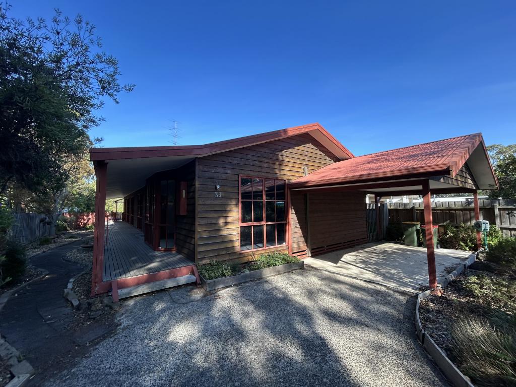 33 LAVINGTON ST, INVERLOCH, VIC 3996
