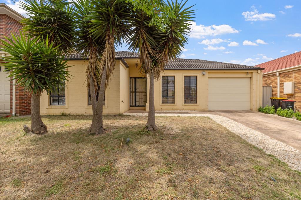 15 Cobblestone Grn, Caroline Springs, VIC 3023