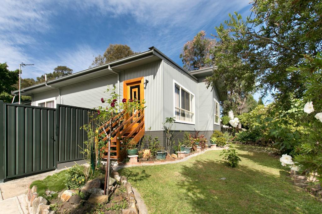 54 LAKE ENTRANCE RD, OAK FLATS, NSW 2529