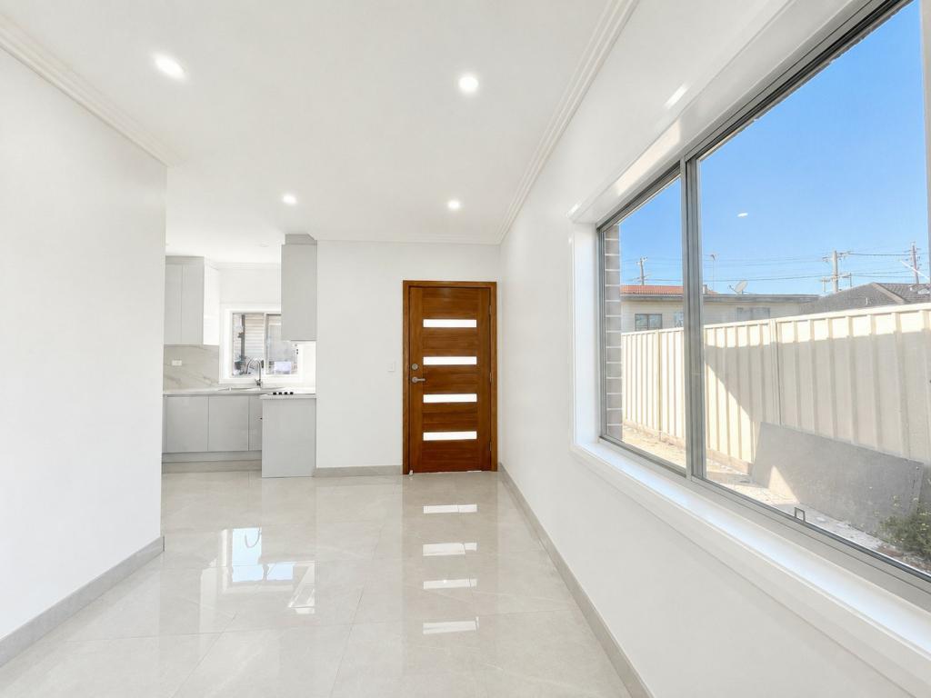8a Avoca Rd, Canley Heights, NSW 2166