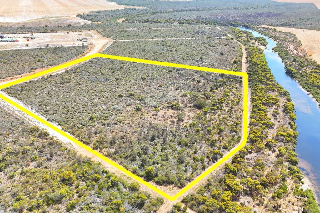 74 Long Pool Rd, Hopetoun, WA 6348