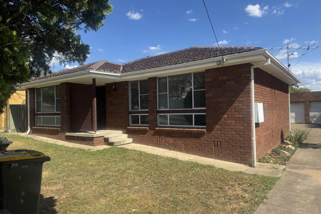 24 Kinarra St, South Tamworth, NSW 2340