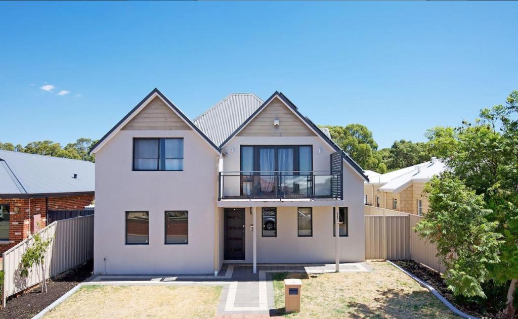 10 Eliza Pass, Madora Bay, WA 6210