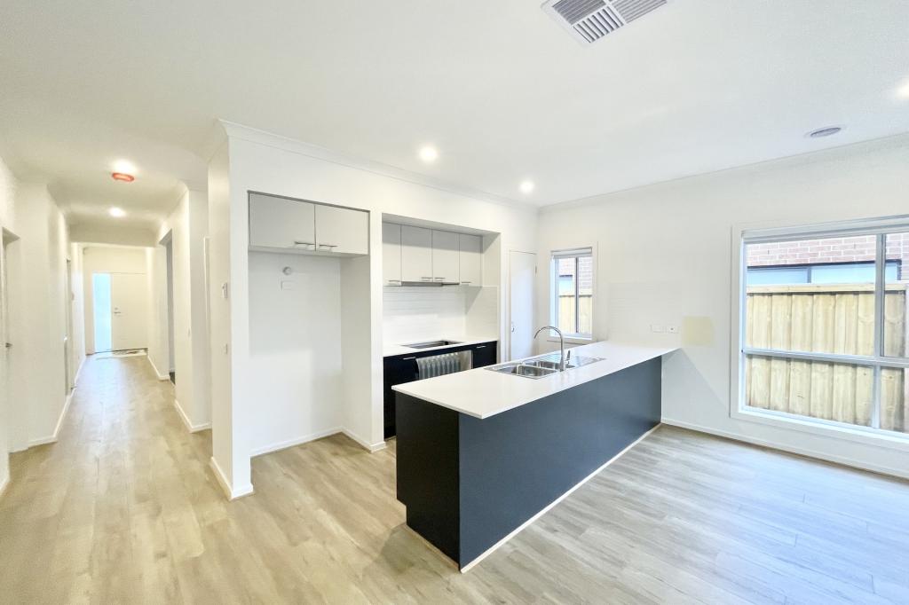 82 Pienza Rd, Fraser Rise, VIC 3336