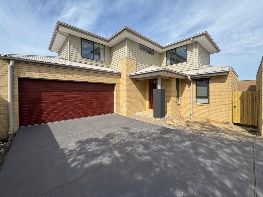 2/113 St Vigeons Rd, Reservoir, VIC 3073