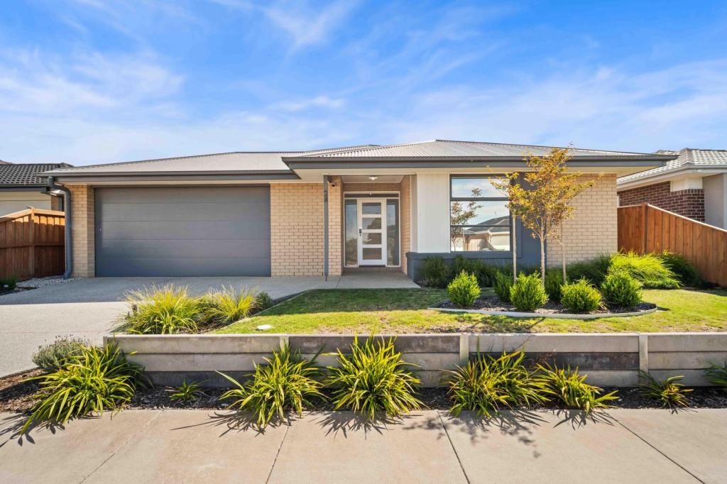 24 Steamboat Ave, Winter Valley, VIC 3358