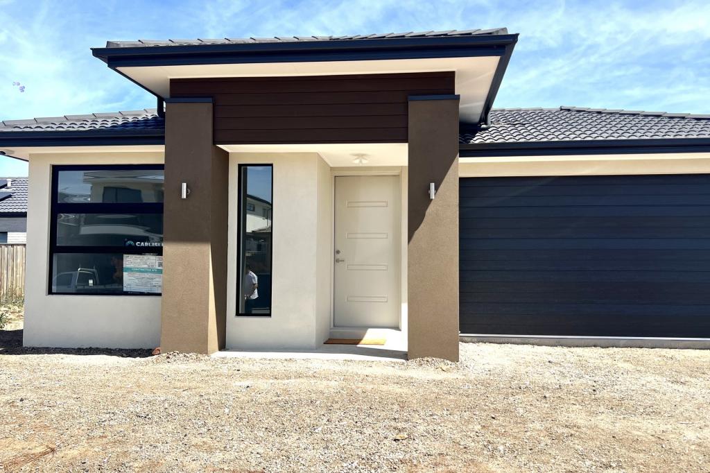 28 Lipizzan Cres, Taylors Lakes, VIC 3038