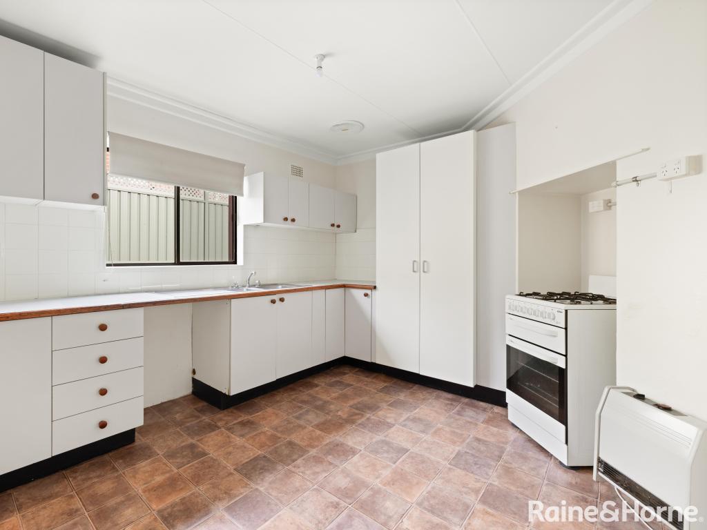 219 Bentinck St, Bathurst, NSW 2795