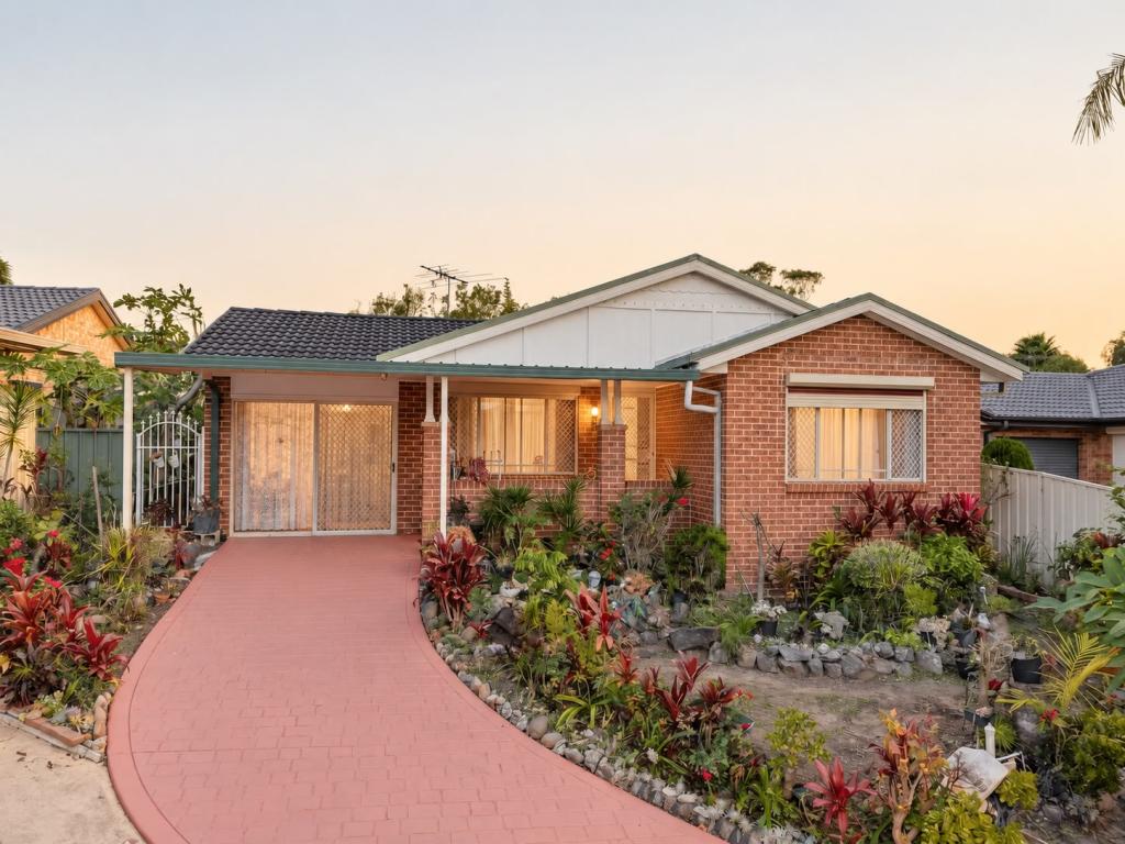 9 Vanessa Pl, Macquarie Fields, NSW 2564