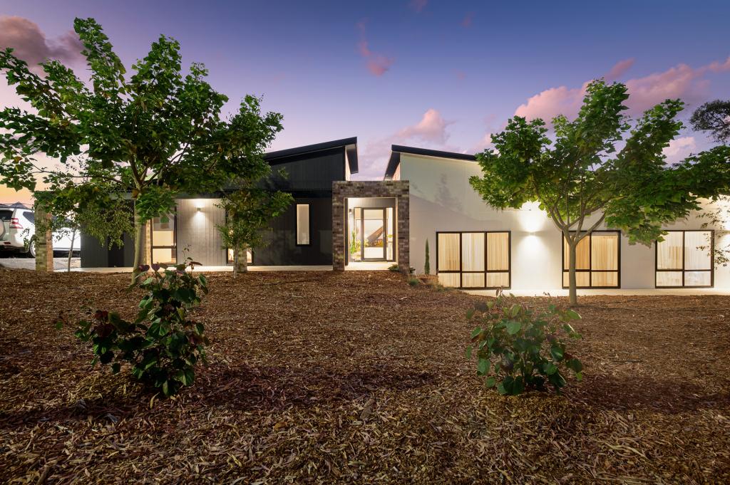 17 Bromfield Dr, Kelmscott, WA 6111