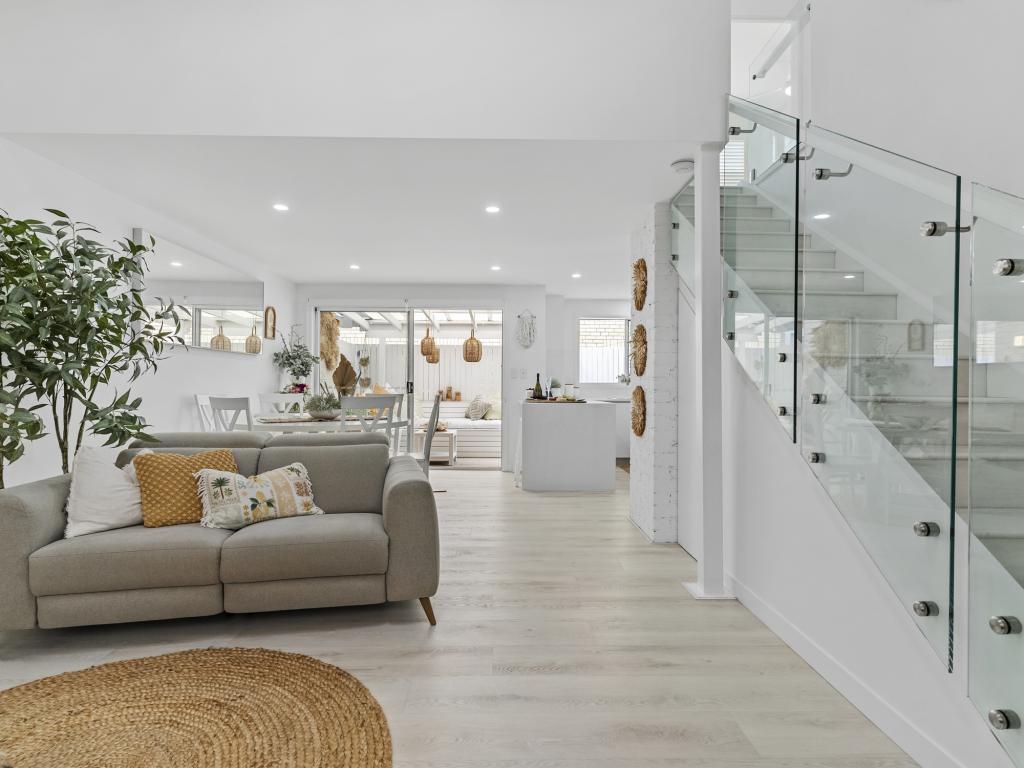 2/17 Molucca Ave, Palm Beach, QLD 4221