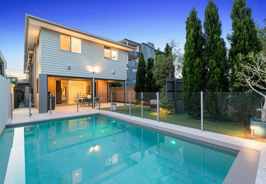 10 Shelley St, Cannon Hill, QLD 4170