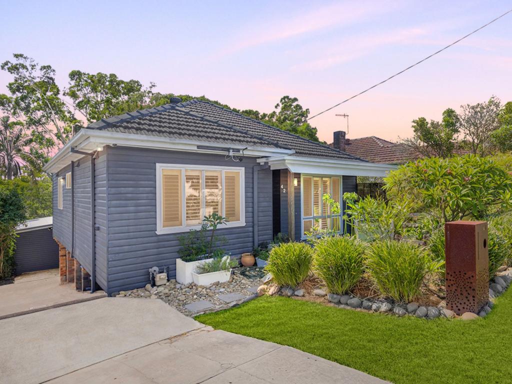 42 Brisbane Water Rd, Adamstown, NSW 2289