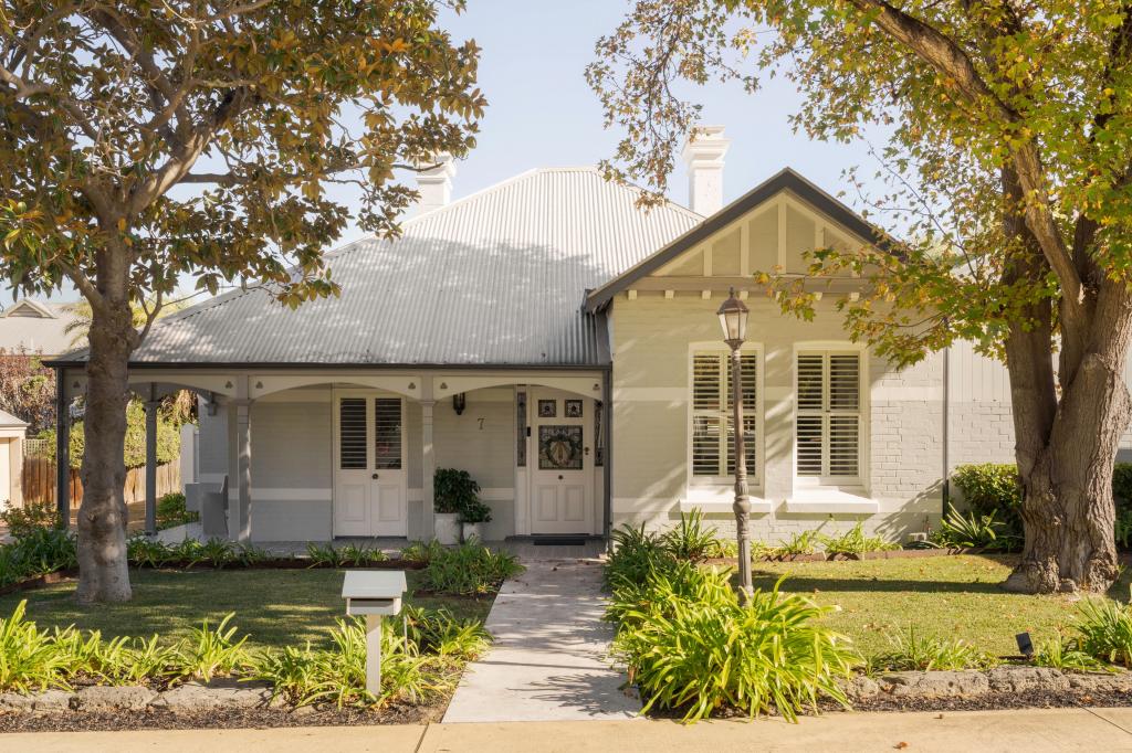 7 Evelyn Rd, Claremont, WA 6010