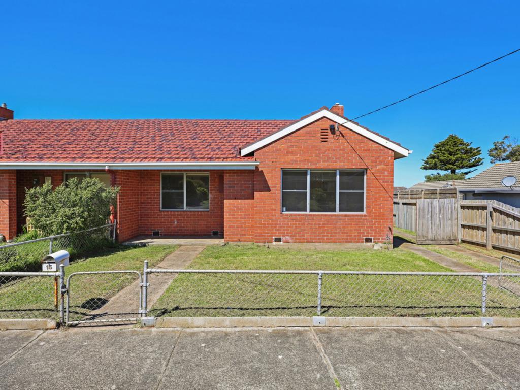 15 OCEAN GR, WARRNAMBOOL, VIC 3280