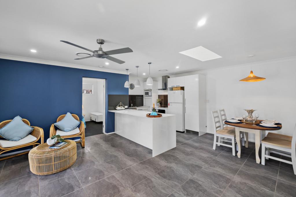 2/49 Saleng Cres, Warana, QLD 4575