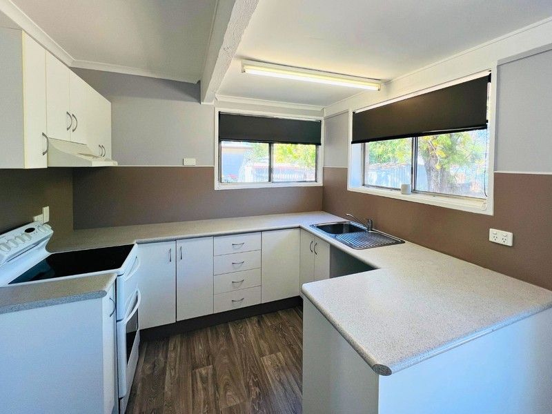 3 Cook Cres, Dysart, QLD 4745